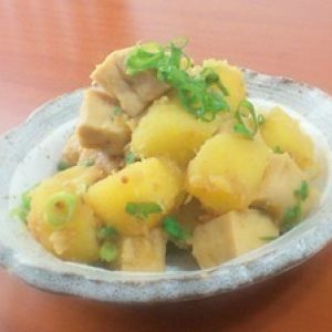 サツマイモと高野豆腐の崩れ煮